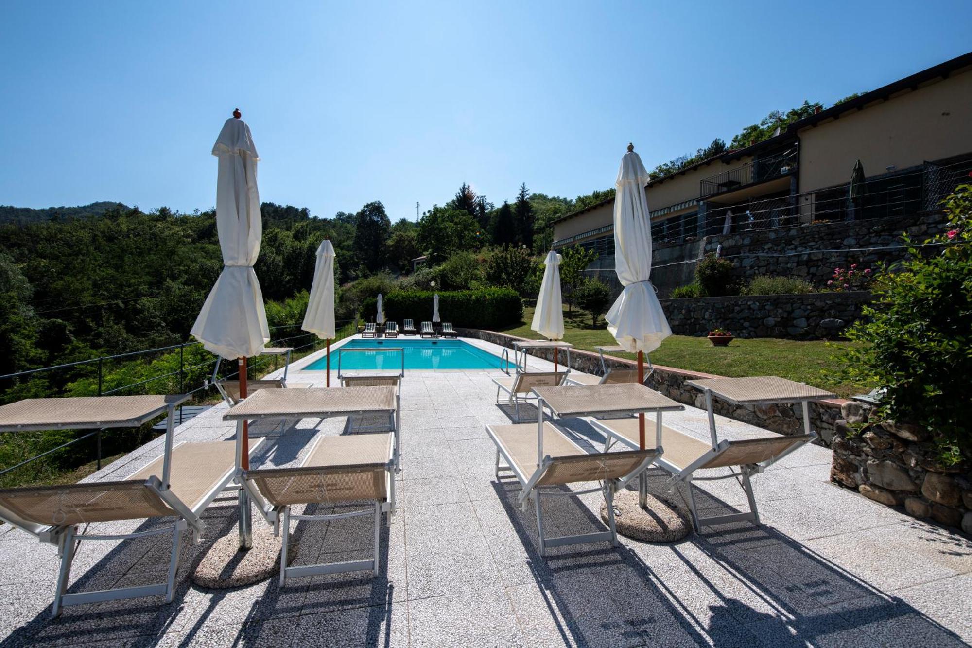 211 - Appartamento Acacia, Terrazza Giardino E Piscina Carro 外观 照片