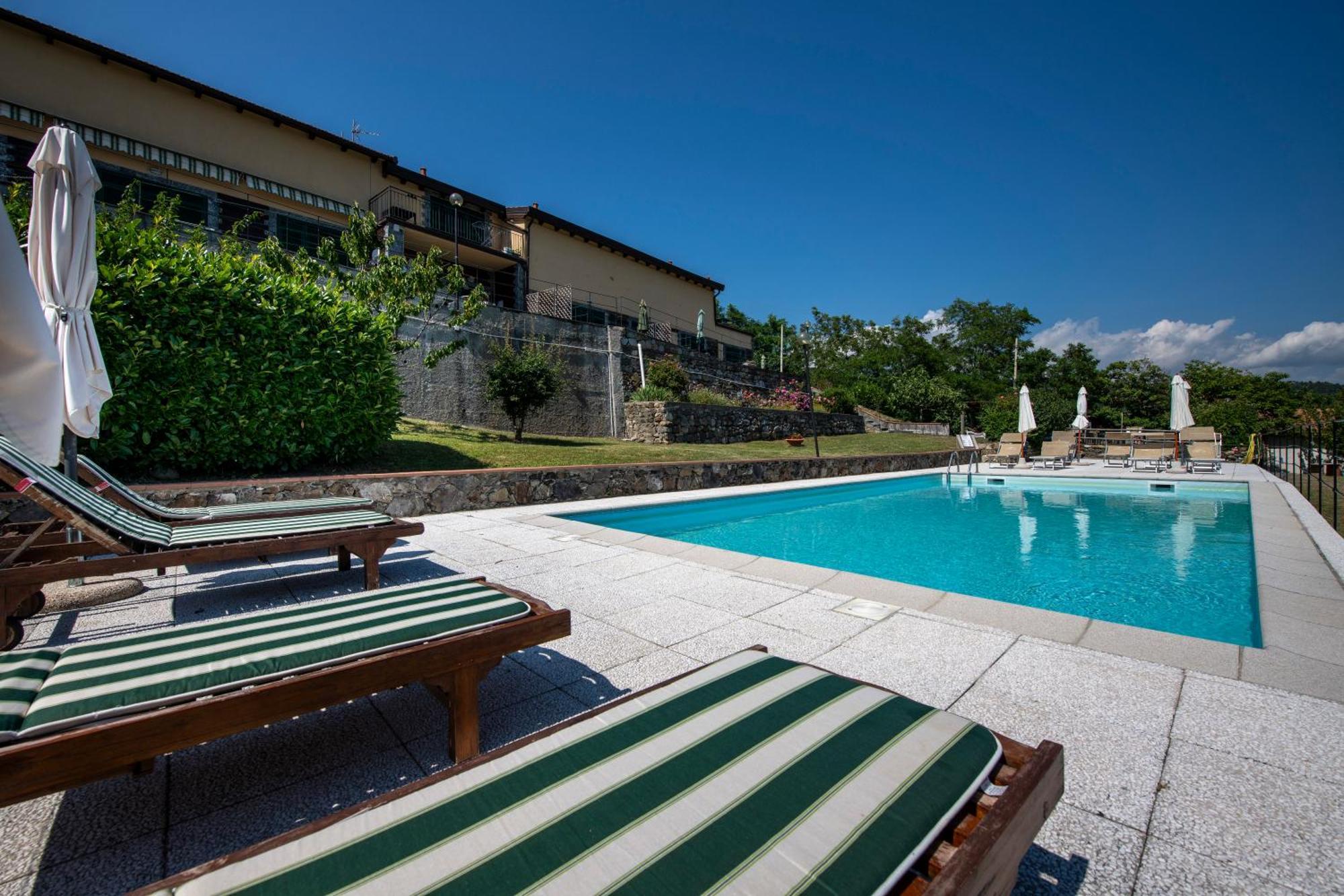 211 - Appartamento Acacia, Terrazza Giardino E Piscina Carro 外观 照片