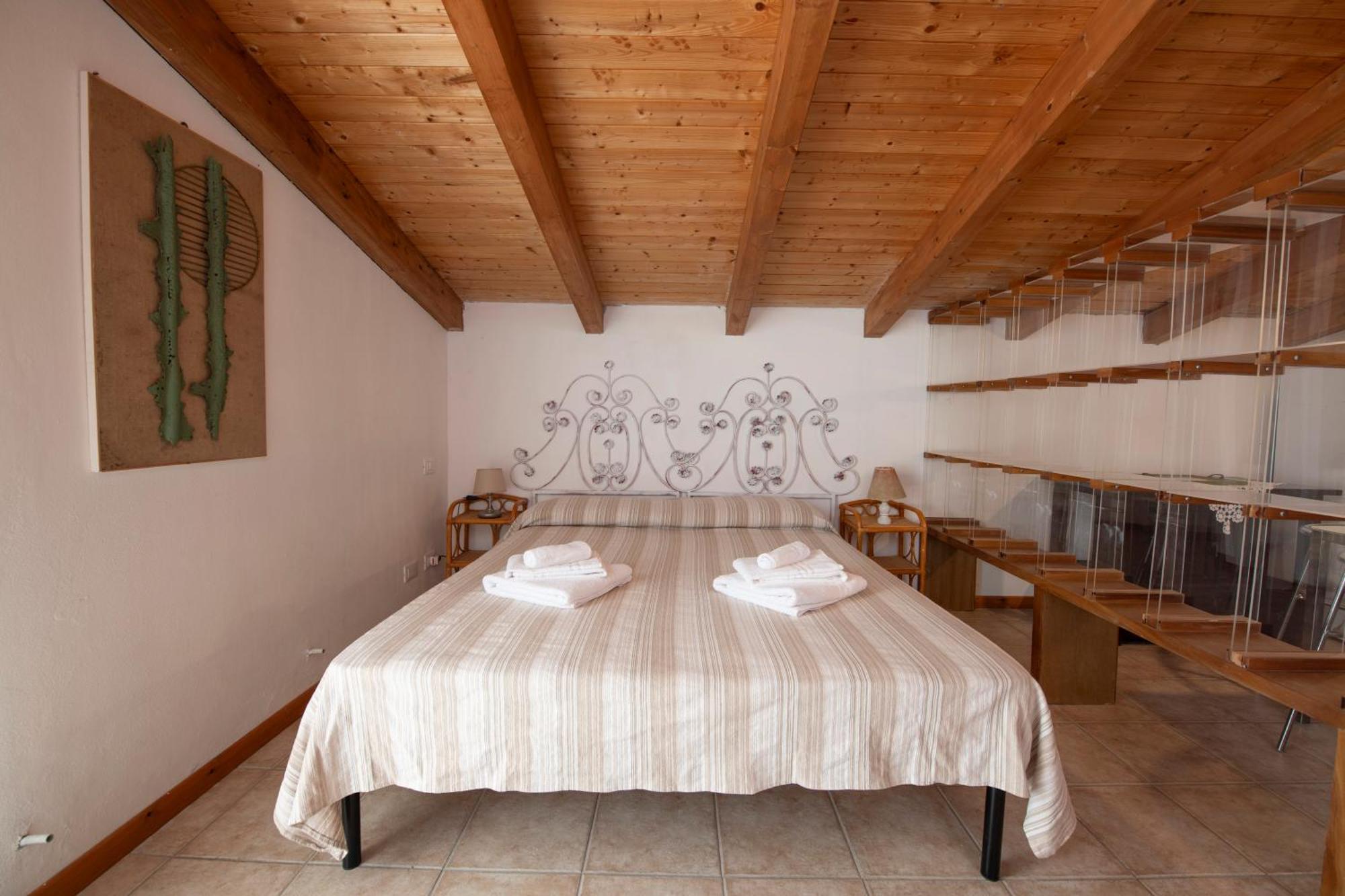 211 - Appartamento Acacia, Terrazza Giardino E Piscina Carro 外观 照片