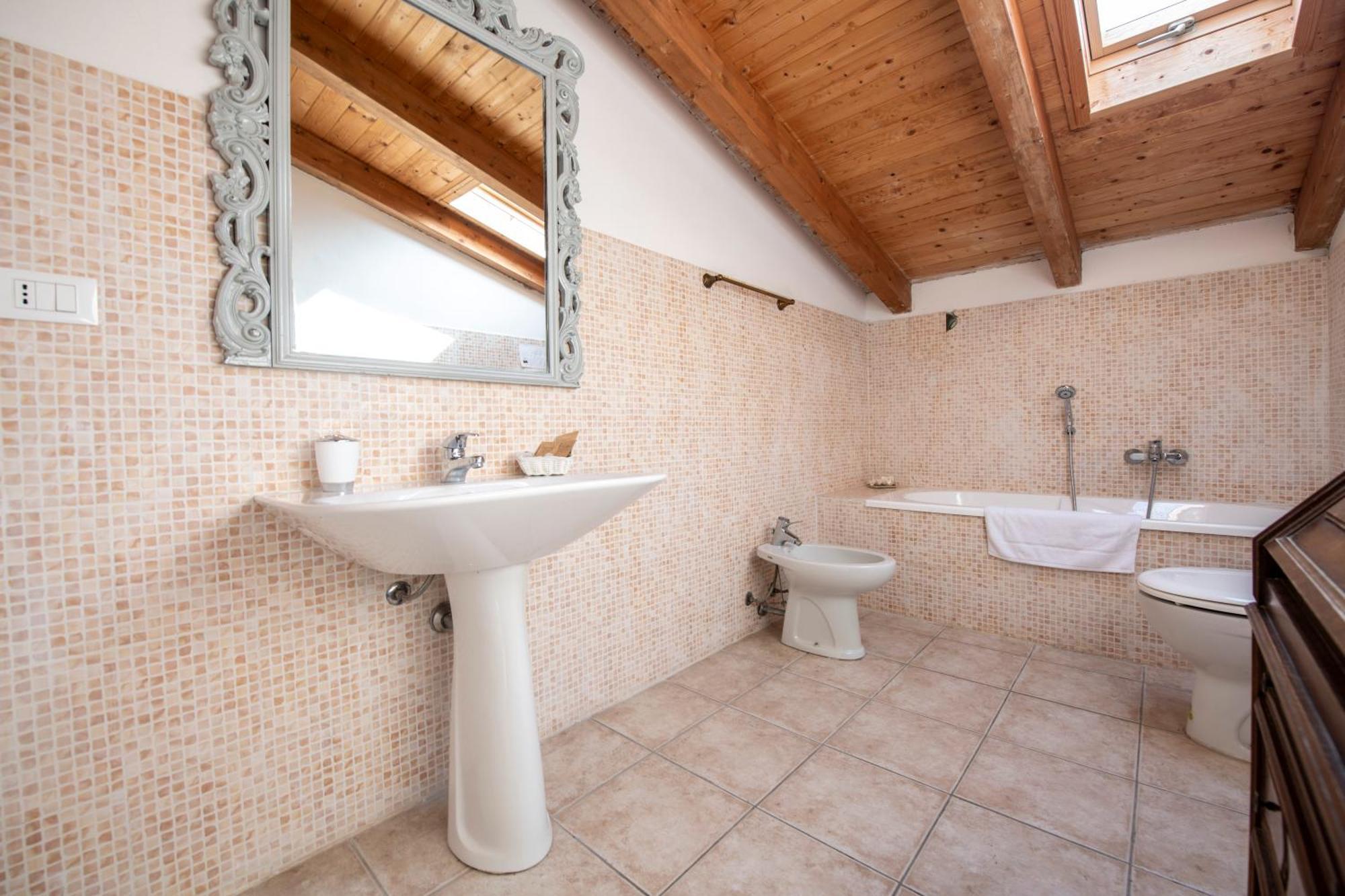 211 - Appartamento Acacia, Terrazza Giardino E Piscina Carro 外观 照片