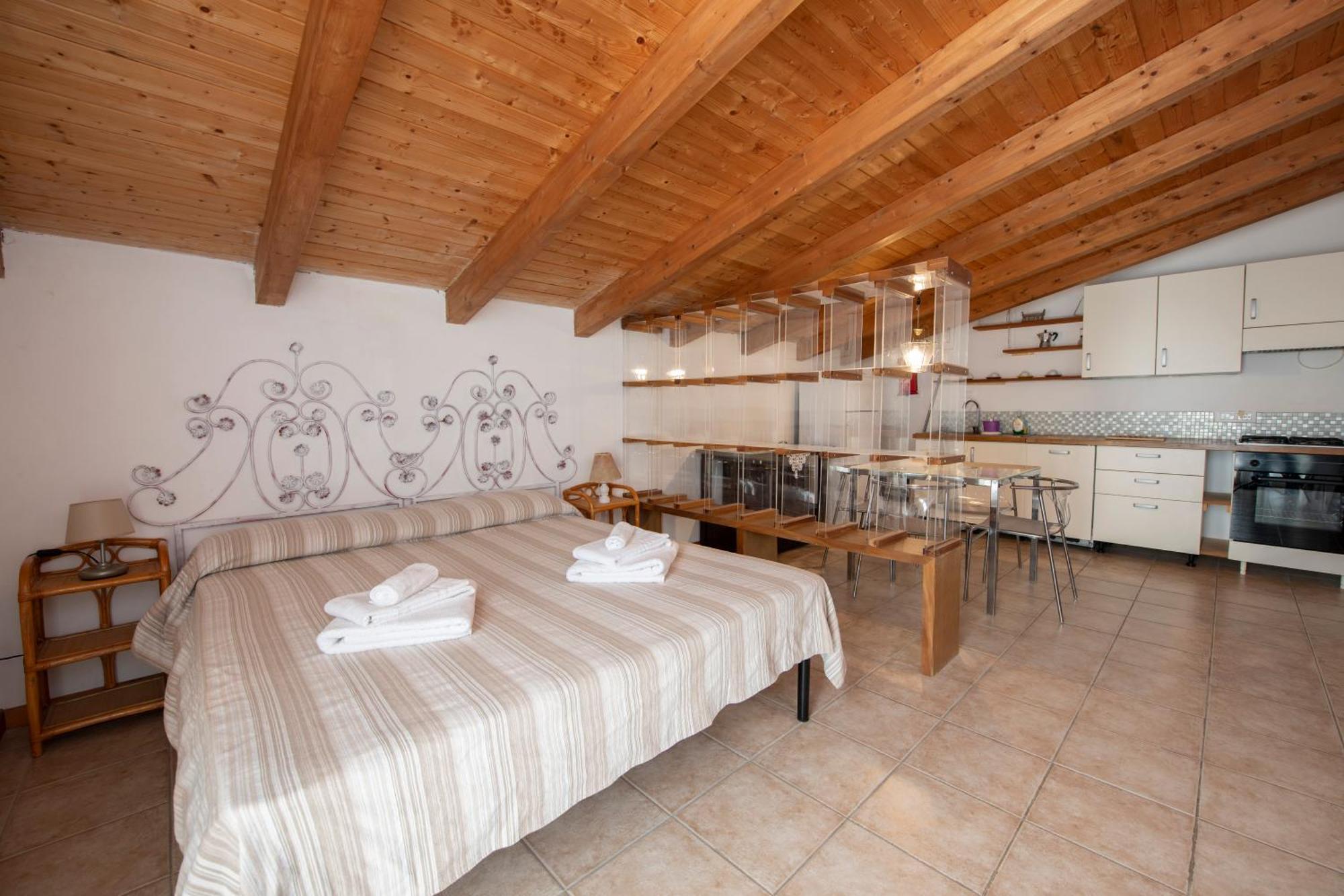 211 - Appartamento Acacia, Terrazza Giardino E Piscina Carro 外观 照片